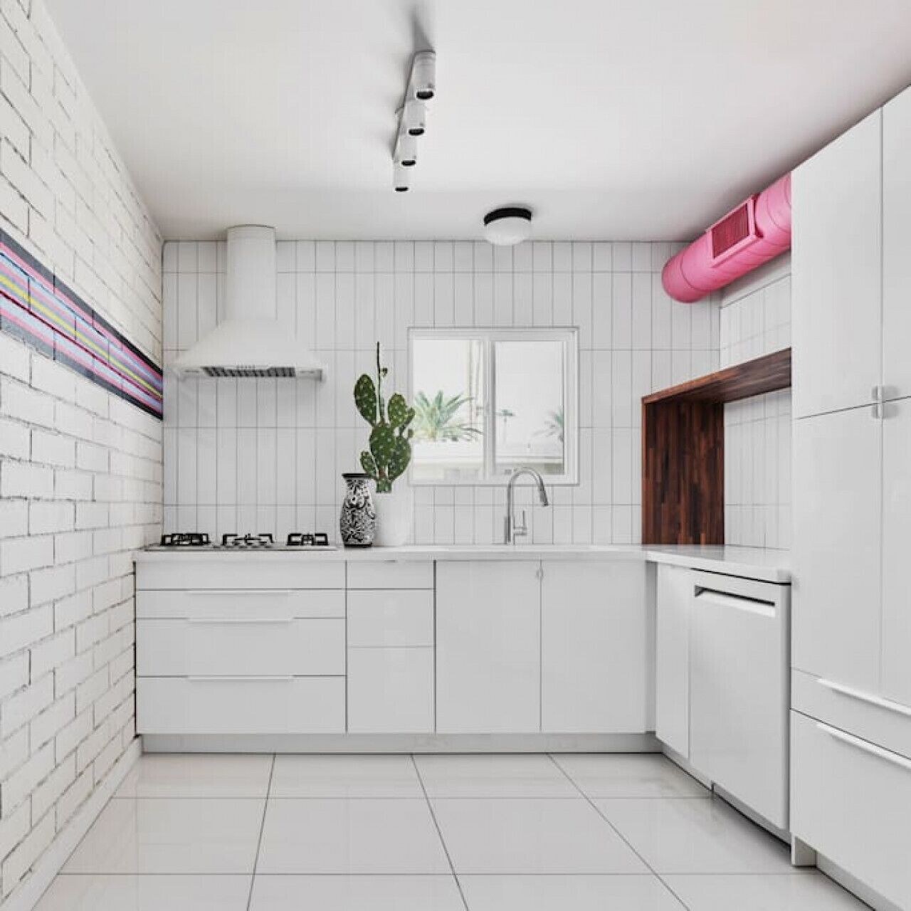 Kjøleskap, mikrobølgeovn, kokeplater og oppvaskmaskin