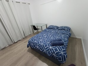 3 عدّة غرف نوم ومكتب ومكواة/لوح كي وواي فاي مجانًا