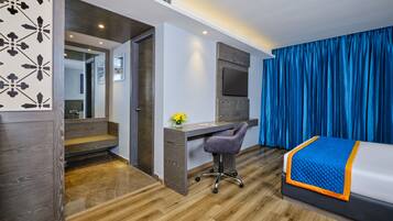 Zone Room | Minibar, in-room safe, desk, laptop workspace