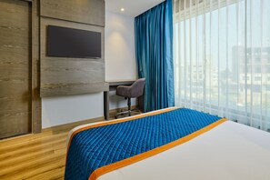 Minibar, in-room safe, desk, laptop workspace - Zone By The Park Pathankot (Pathankot)
