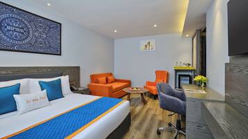 Doppia Deluxe | Minibar, una cassaforte in camera, una scrivania, postazione laptop