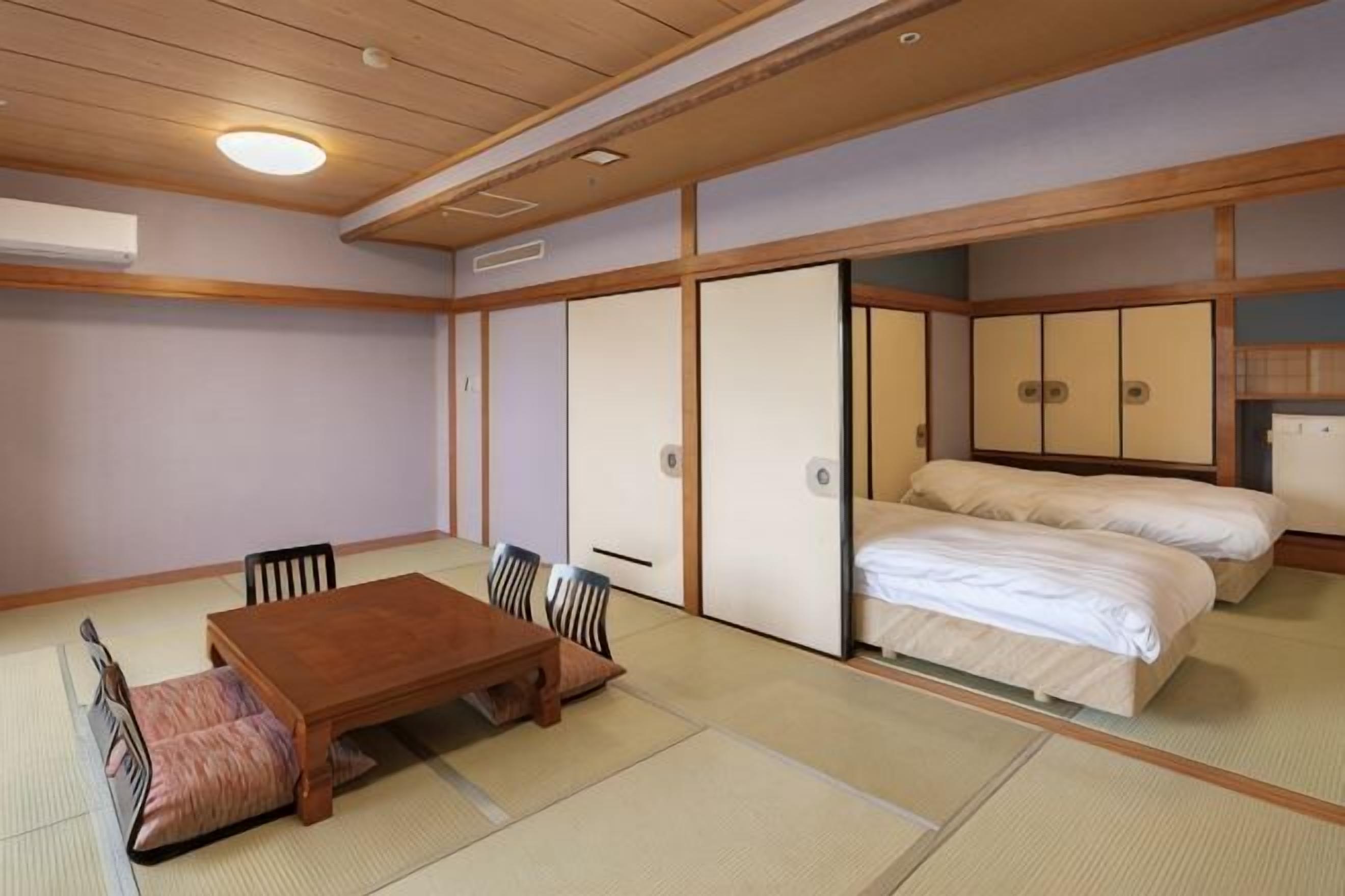 In-room safe, bed sheets