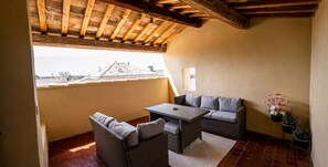 Appartement Prestige avec Balcon | Literie hypoallergénique, lit avec matelas Select Comfort, coffre-fort