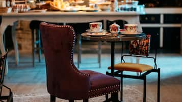 Frukostbuffé varje dag (EUR 21 per person)