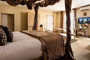 Deluxe Apartment | Hypo-allergenic bedding, Select Comfort beds, in-room safe - Le Clos Violette D'Aglaé (L'Isle-sur-la-Sorgue)