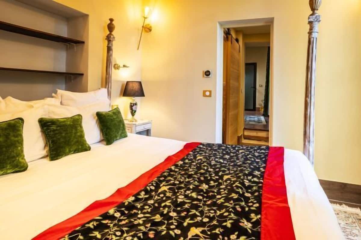 1 bedroom, hypo-allergenic bedding, Select Comfort beds, in-room safe