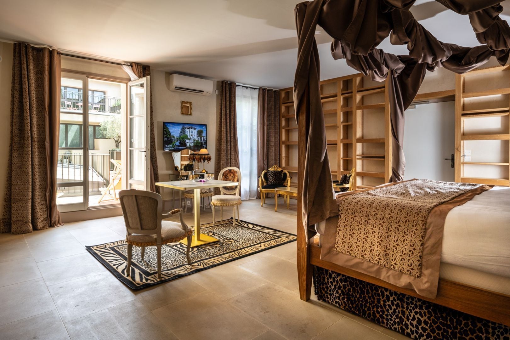 Deluxe-huoneisto | Allergiatestatut vuodevaatteet, Select Comfort -patjalliset sängyt