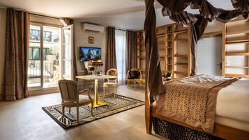 Deluxe-huoneisto | Allergiatestatut vuodevaatteet, Select Comfort -patjalliset sängyt