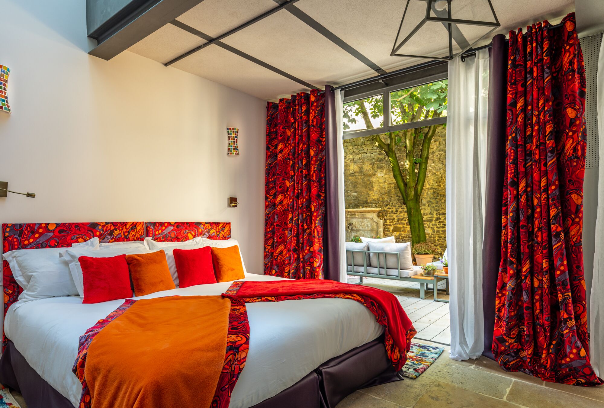 Deluxe Apartment | Hypo-allergenic bedding, Select Comfort beds, in-room safe