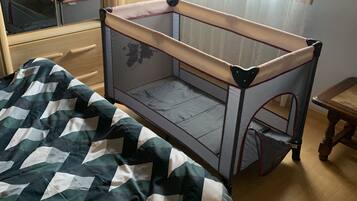 1 slaapkamer, een bureau, een strijkplank/strijkijzer, gratis wifi