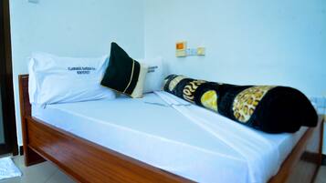 Standard Double Room | Desk, laptop workspace, free WiFi, bed sheets