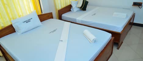 Family Twin Room, 2 Queen Beds | Desk, laptop workspace, free WiFi, bed sheets