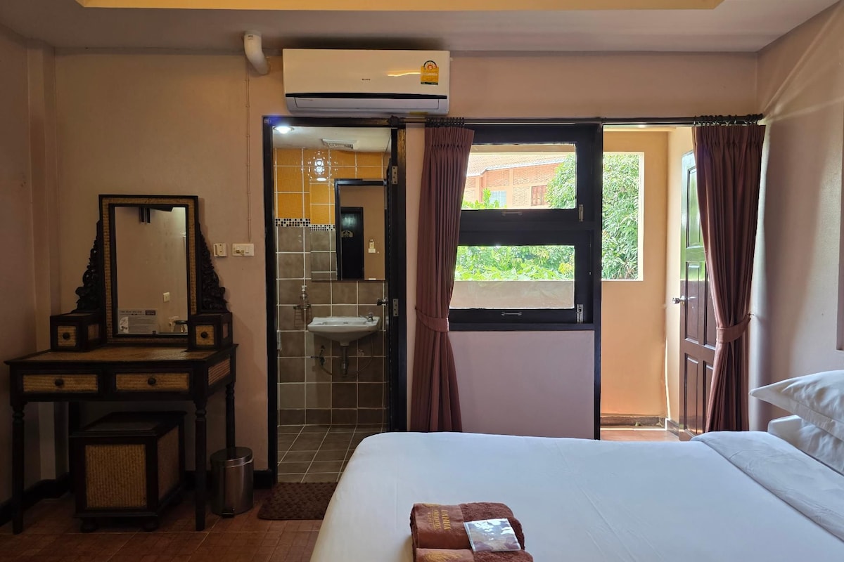 Standard King Room - 2nd Floor, Balcony | Desk, free WiFi, individually decorated, individually furnished