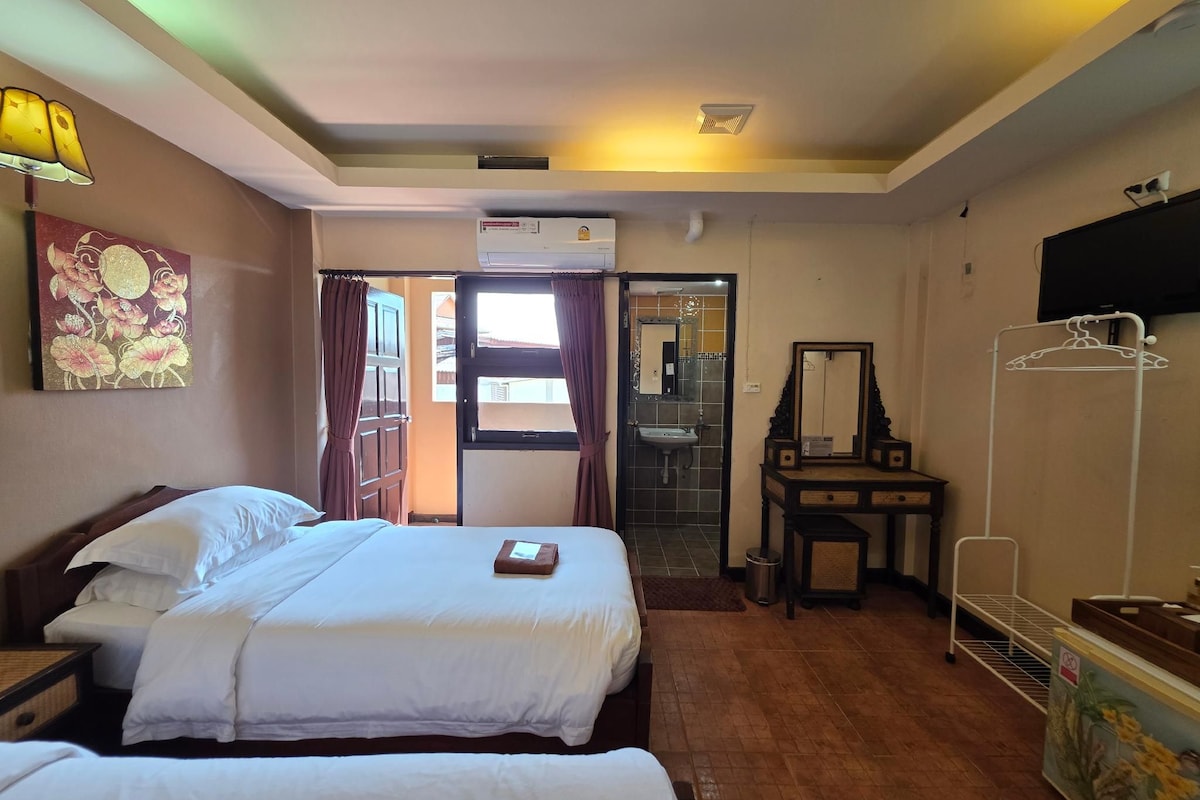 Standard Twin Room - 2nd Floor, Pool View, Balcony | Desk, free WiFi, individually decorated, individually furnished