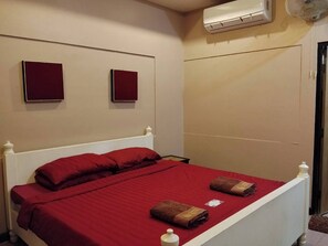 STANDARD DOUBLE or TWIN - No Windows | Wi-Fi gratis dan seprai linen
