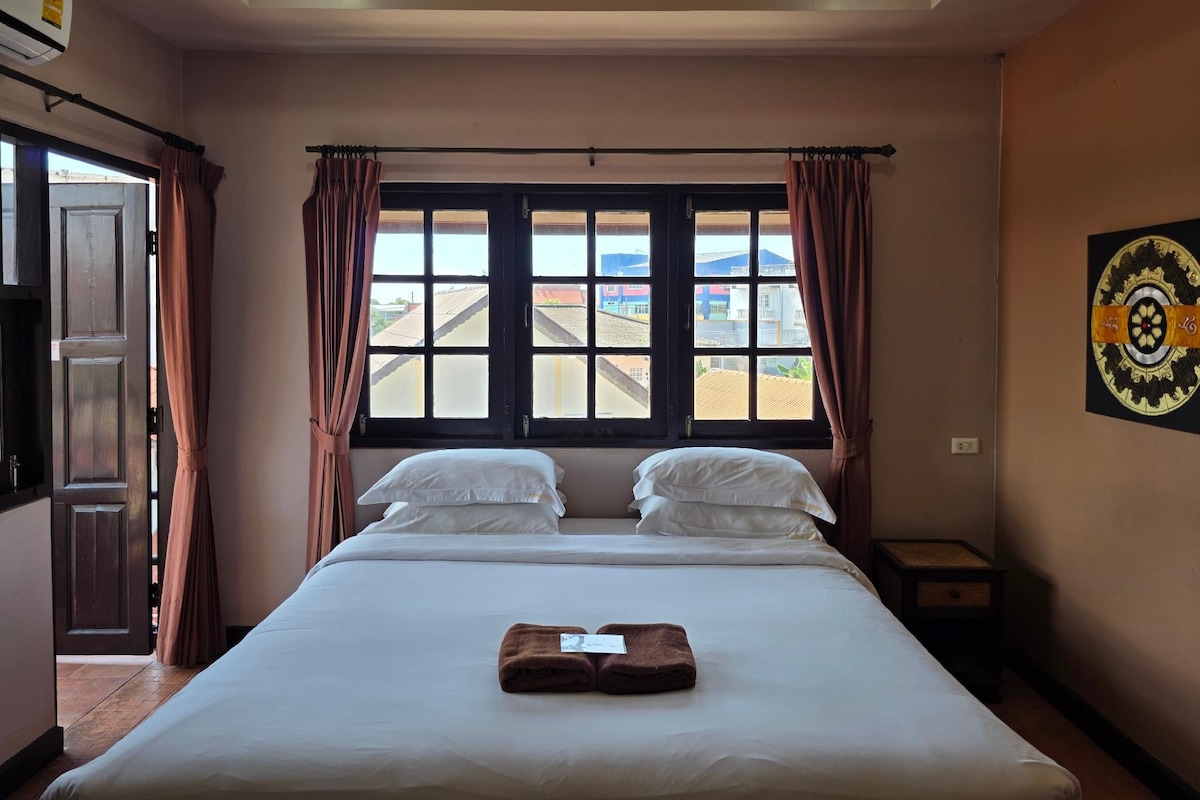 Standard King Room - 2nd Floor, Pool View, Balcony | Desk, free WiFi, individually decorated, individually furnished