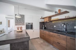 Refrigerador, horno, placa de cocina, lavavajillas