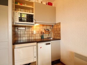 Kühlschrank, Mikrowelle, Geschirrspüler