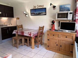 Interior - Studio Central pour 4 Pers. à Proximité des Pistes et des Commerces, avec Terrasse (Les Carroz d'Arâches)