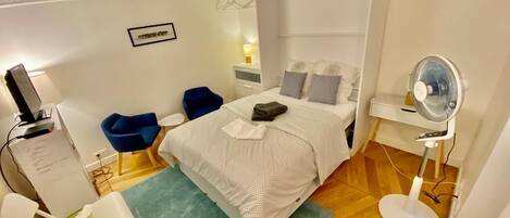 1 quarto, escrivaninha, Wi-Fi de cortesia, roupa de cama