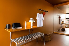 Soundproofing, free WiFi