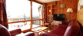 Spacious 3-room, sleeps 6, center village, near slopes