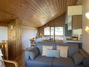 TV - Duplex 3 Rooms for 7, Bright Living Space, 3 Balconies, Near Ski Lifts (300m) (Les Carroz d'Arâches)