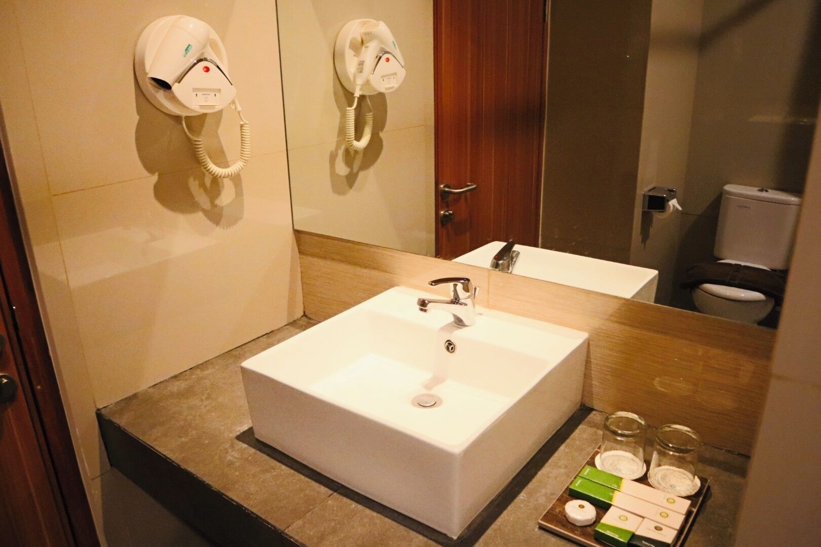 shower, free toiletries, hair dryer, slippers