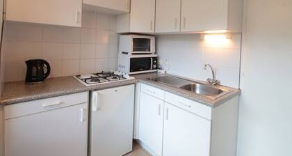 Central Studio for 4 with Cabin, Balcony, Near Ski Lifts and Amenities