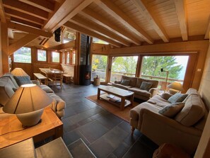 Flat-screen TV, fireplace