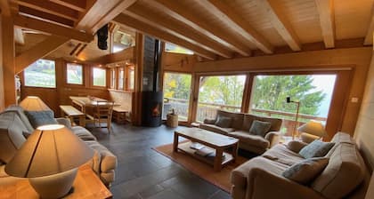 Cozy chalet for 12, 1km from slopes, 5 rooms, WiFi, fireplace, car shelter