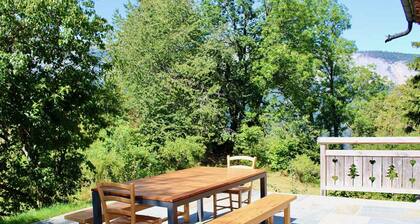 Gemütliches Chalet für 12, 1km zu den Pisten, 5 Zimmer, WiFi, Kamin, Autounterstand