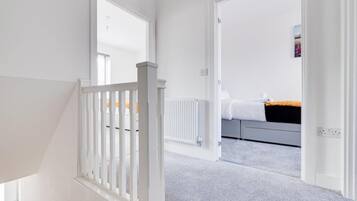 2 bedrooms, desk, iron/ironing board, WiFi