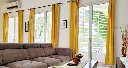 Spacious 4 bedroom terrace house near Straits Quay