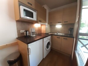 Fridge, microwave, coffee/tea maker