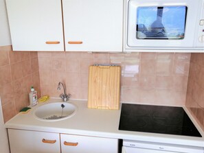 Fridge, oven, stovetop, coffee/tea maker - Cozy studio in Morillon 4 pers, TV 150m from slopes (Morillon 1100)