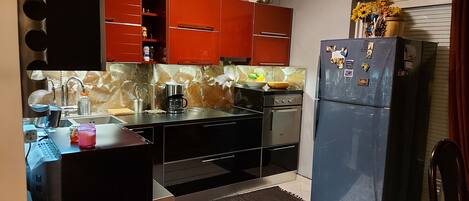 Refrigerador, microondas, horno y parrilla de estufa