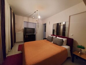 办公桌、熨斗/熨衣板、免费 WiFi、床单