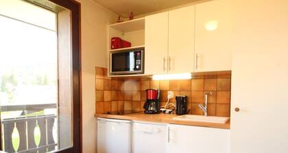 Cozy 5-Person Apartment with Garage at Ski Slopes - Near Village, Free Shuttle