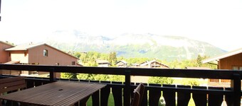 Cozy 5-Person Apartment with Garage at Ski Slopes - Near Village, Free Shuttle