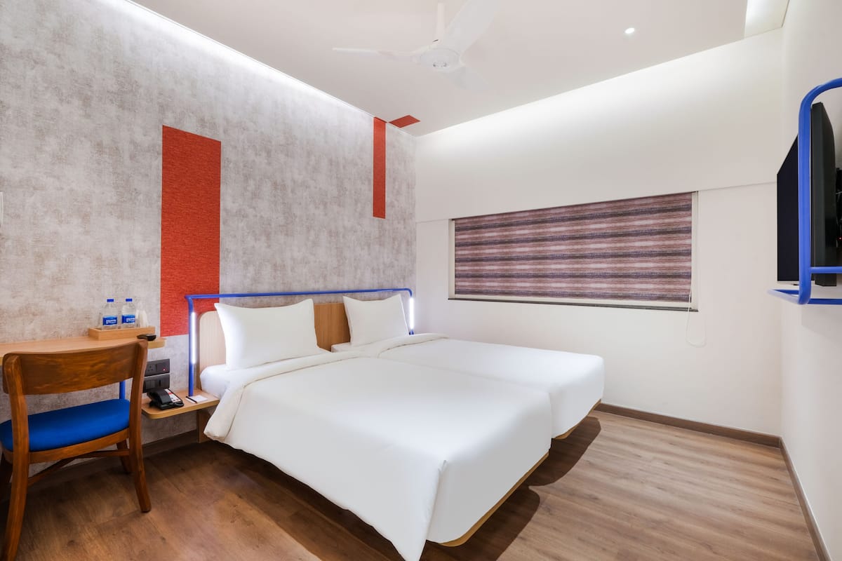 1 bedroom, premium bedding, in-room safe, desk