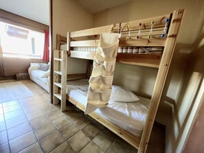 Free WiFi - "Cozy Studio for 4, Ski-In/Ski-Out, Mountain Views, Near Shops" (Les Carroz d'Arâches)
