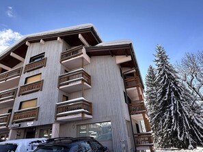 Exterior - "Cozy Studio for 4, Ski-In/Ski-Out, Mountain Views, Near Shops" (Les Carroz d'Arâches)