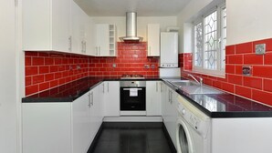 Unclassified image, 4 of 18, button - Premium Cozy 2-bed HSE NR London Excel Free CAR PK (London)