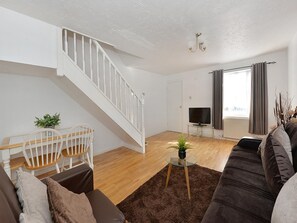 Living room - Premium Cozy 2-bed HSE NR London Excel Free CAR PK (London)
