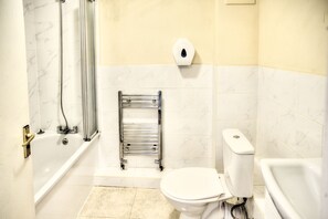 Bathroom - Premium Cozy 2-bed HSE NR London Excel Free CAR PK (London)