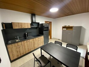 Fridge, dishwasher, coffee/tea maker, electric kettle
