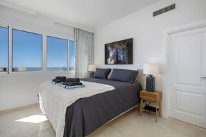 5 室のベッドルーム、アイロン / アイロン台、WiFi (無料)、ベッドシーツ