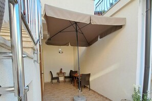 Outdoor dining - Studio Nina Apartment (Novigrad)