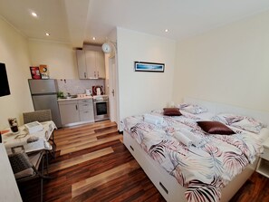 Studio | Free WiFi, bed sheets